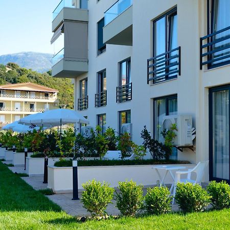 The Blue Wave Hotel Himare Buitenkant foto