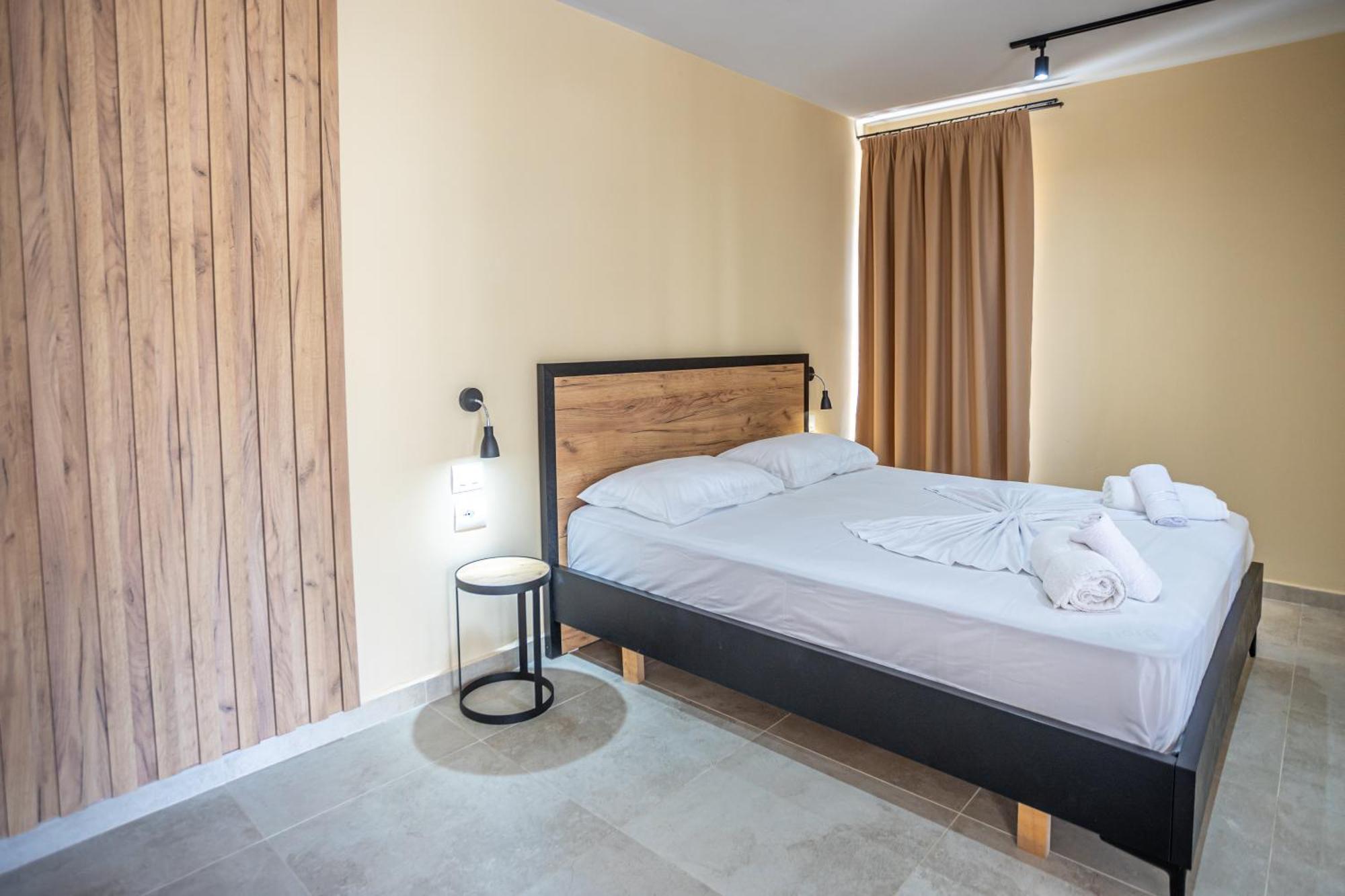 The Blue Wave Hotel Himare Buitenkant foto