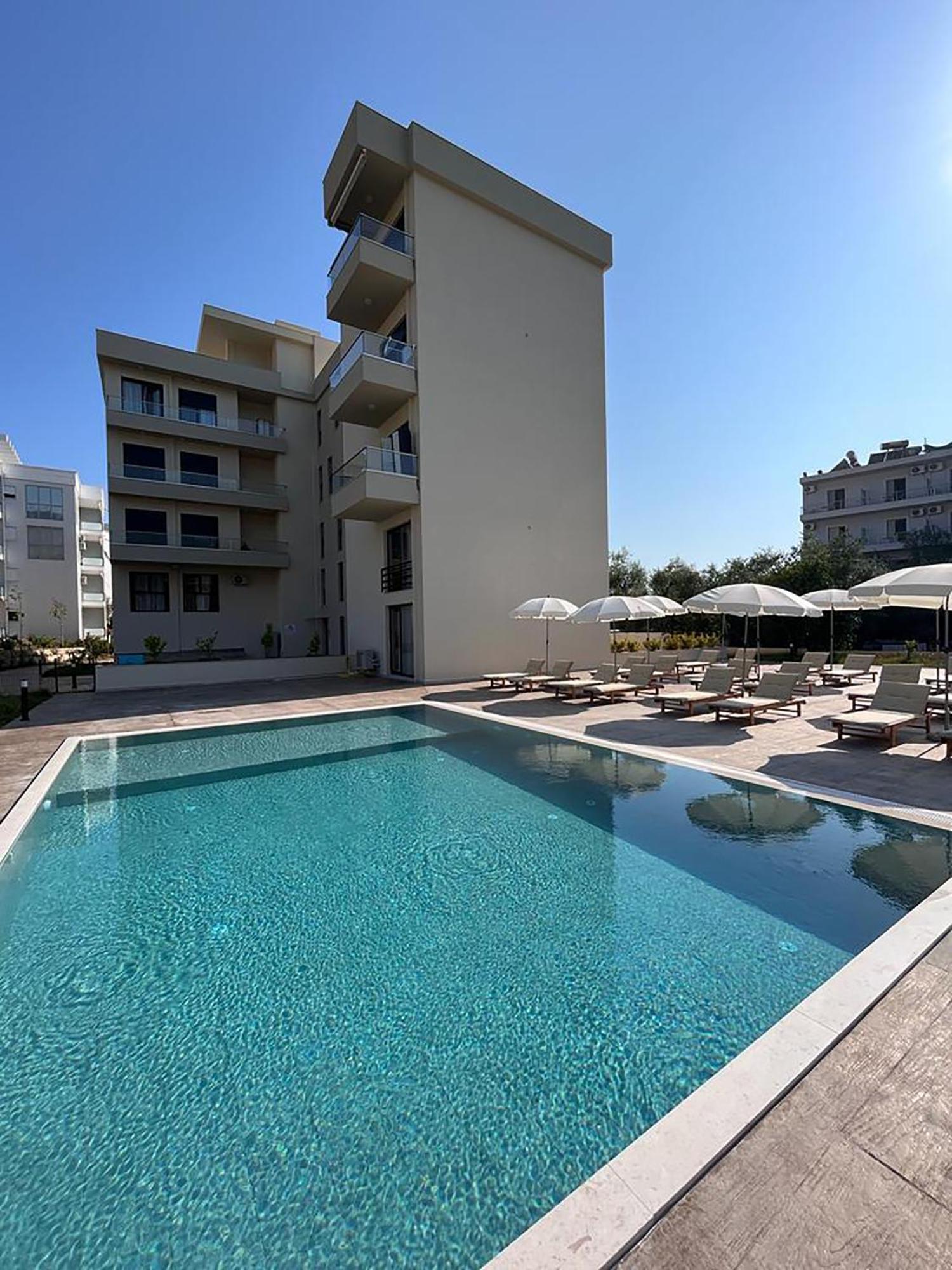The Blue Wave Hotel Himare Buitenkant foto