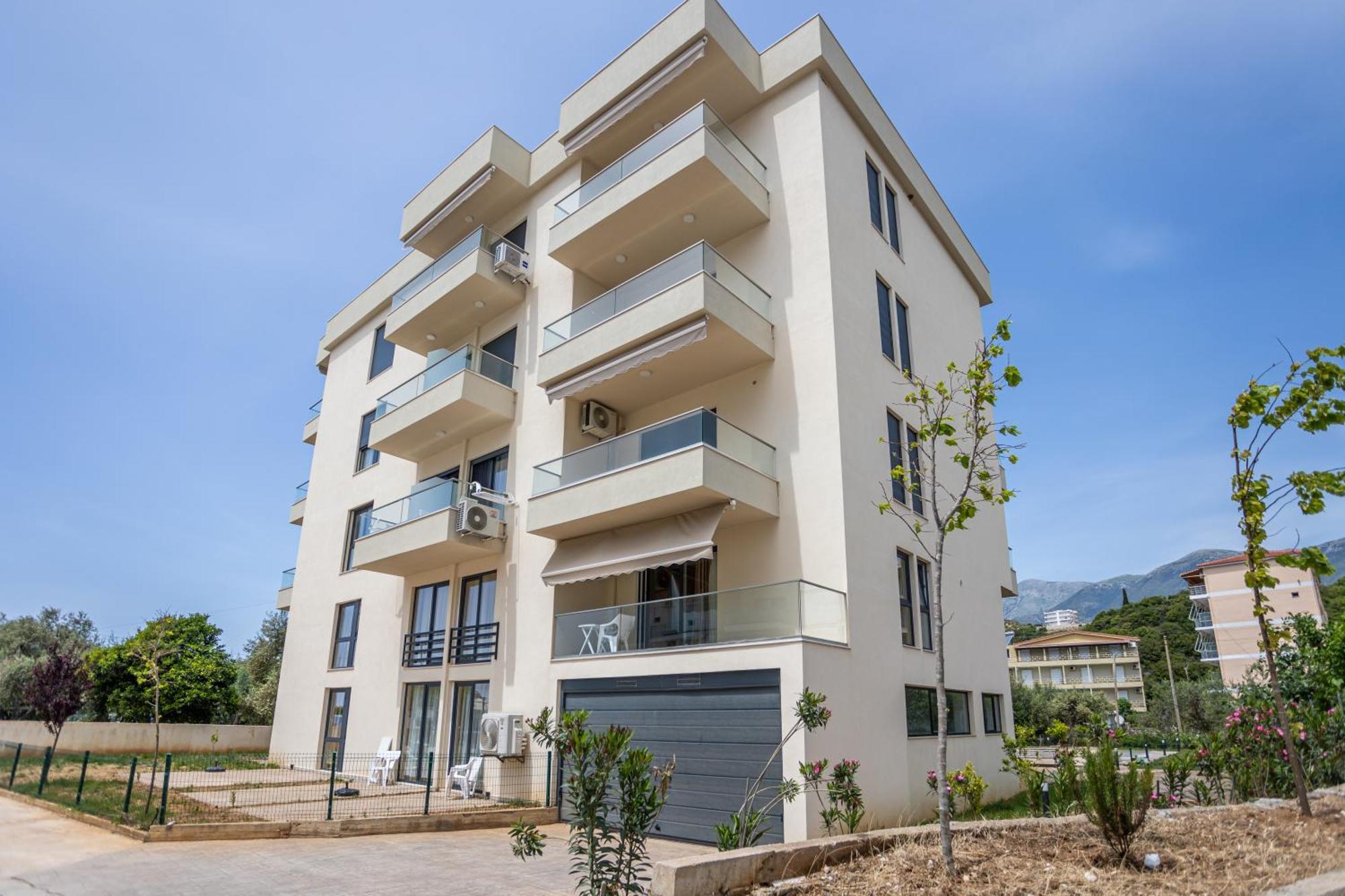The Blue Wave Hotel Himare Buitenkant foto