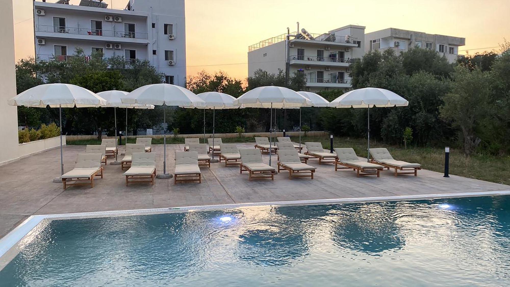 The Blue Wave Hotel Himare Buitenkant foto