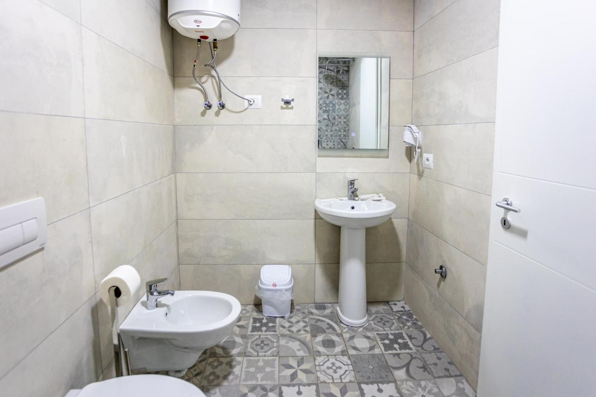The Blue Wave Hotel Himare Buitenkant foto