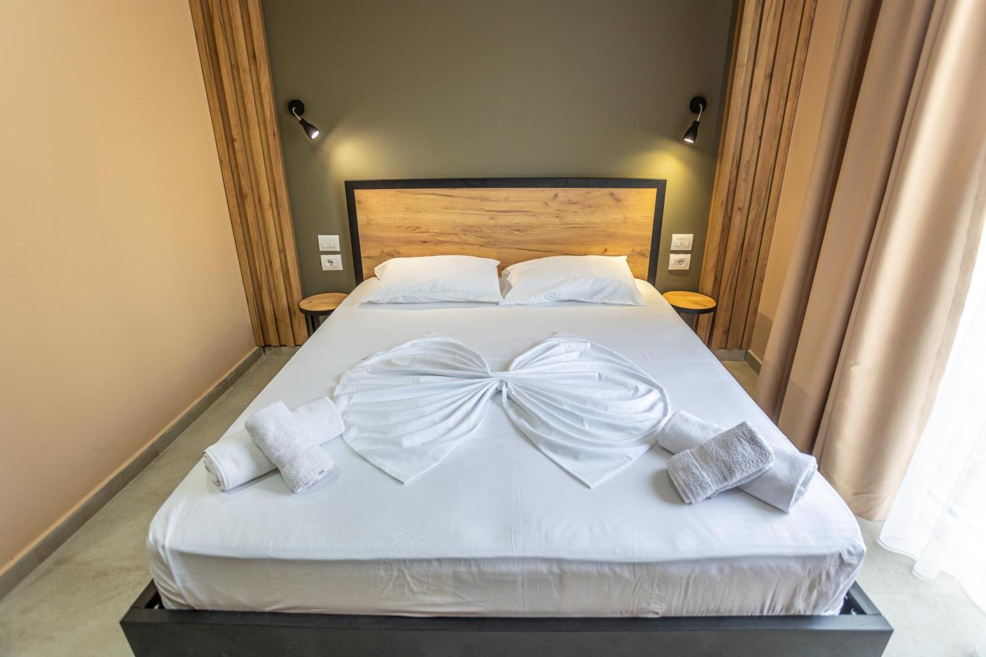 The Blue Wave Hotel Himare Buitenkant foto