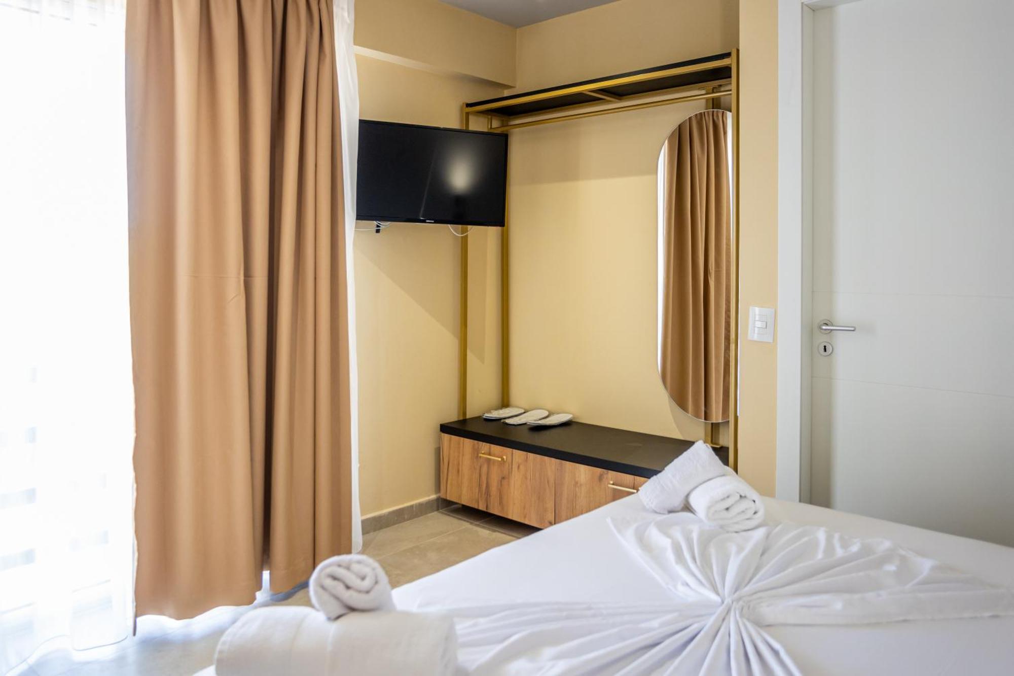 The Blue Wave Hotel Himare Buitenkant foto