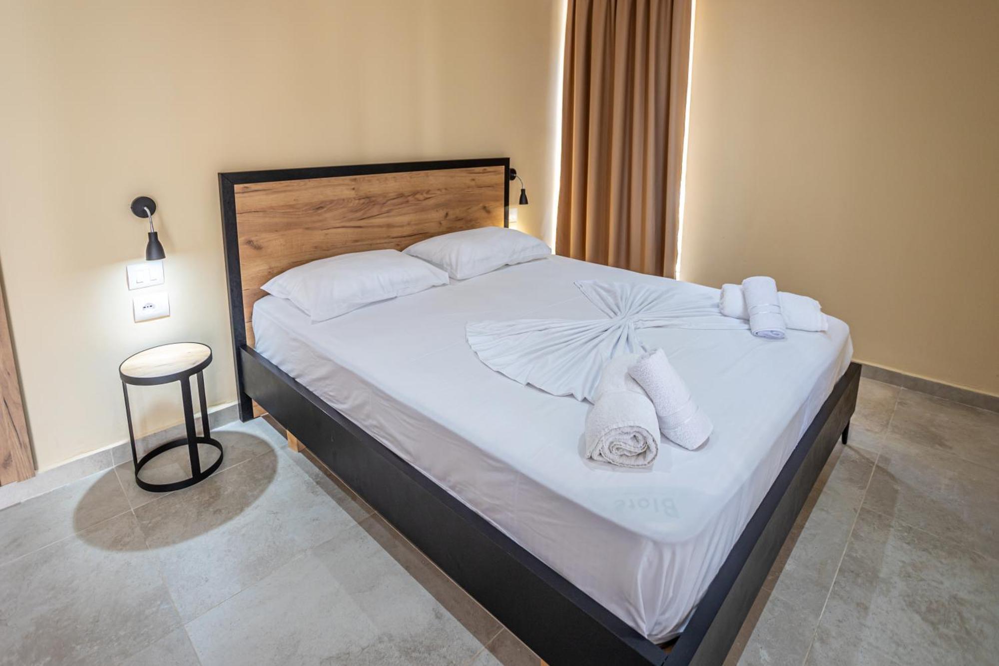 The Blue Wave Hotel Himare Buitenkant foto