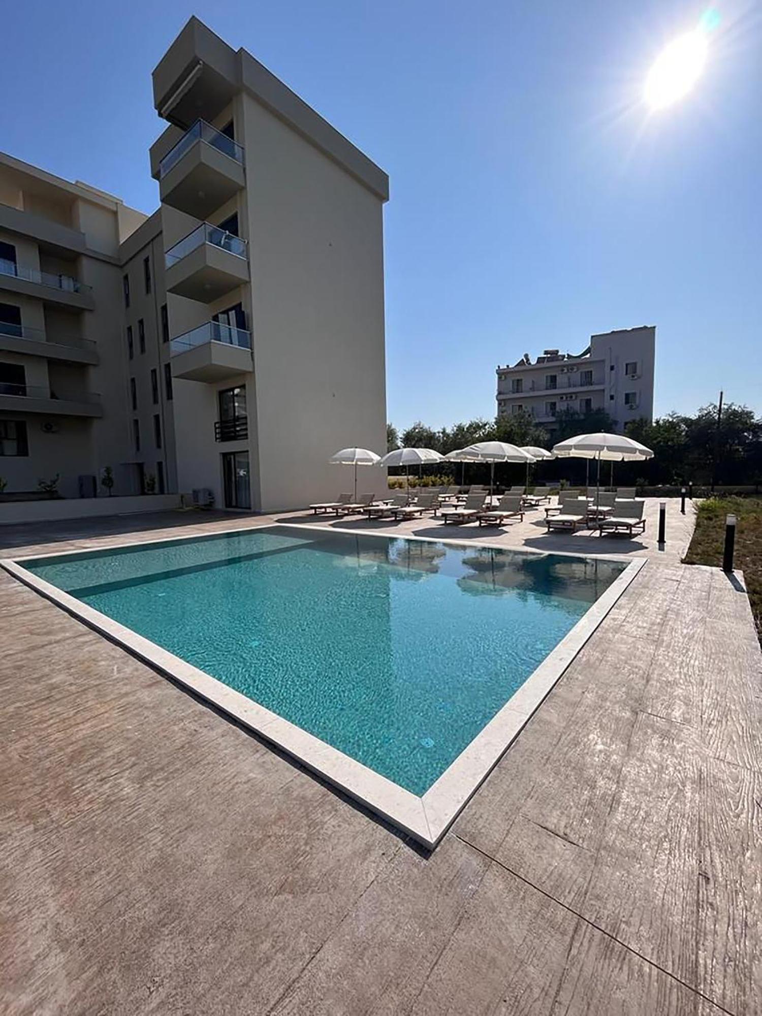 The Blue Wave Hotel Himare Buitenkant foto