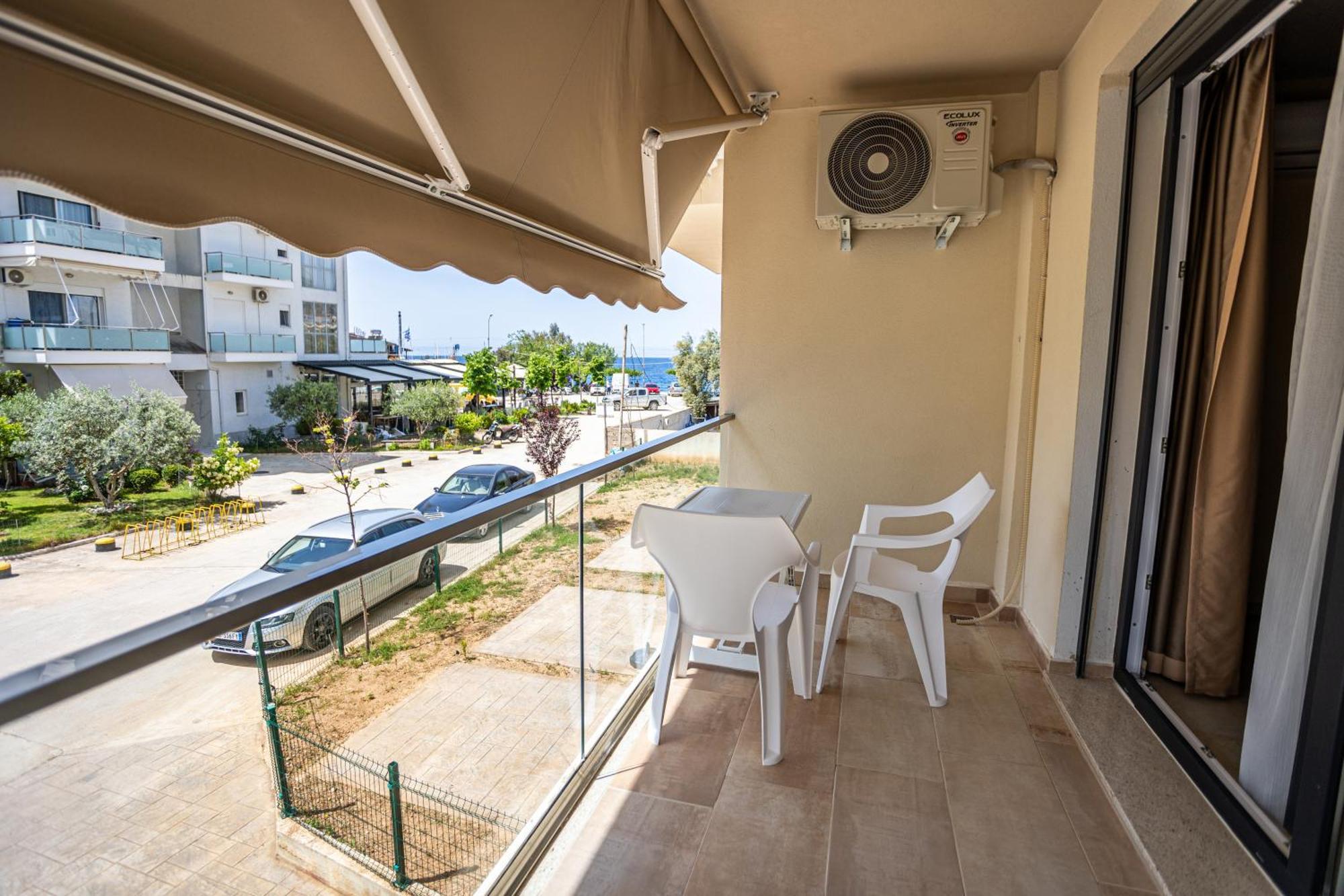 The Blue Wave Hotel Himare Buitenkant foto