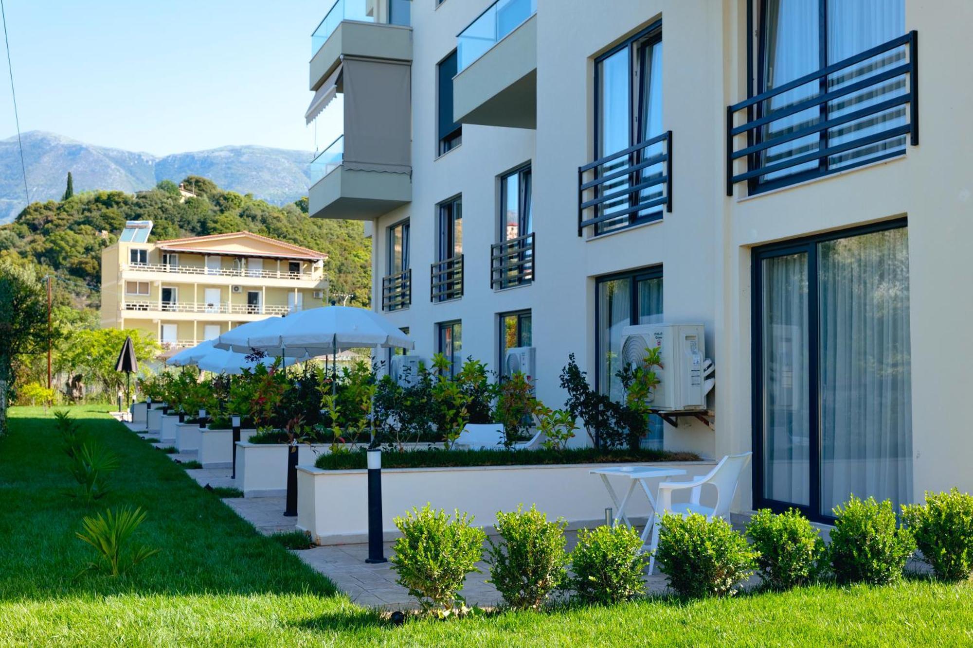 The Blue Wave Hotel Himare Buitenkant foto
