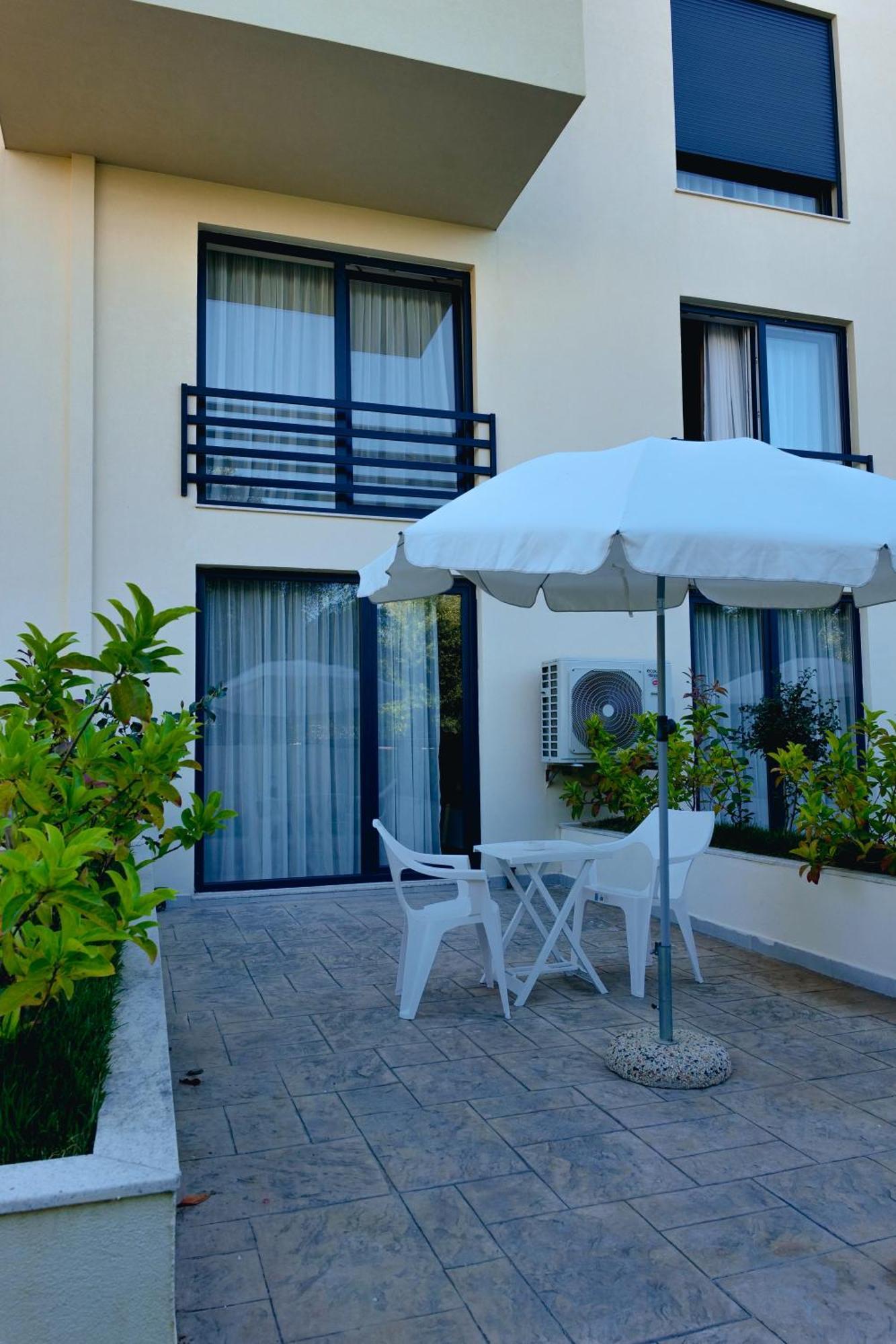 The Blue Wave Hotel Himare Buitenkant foto