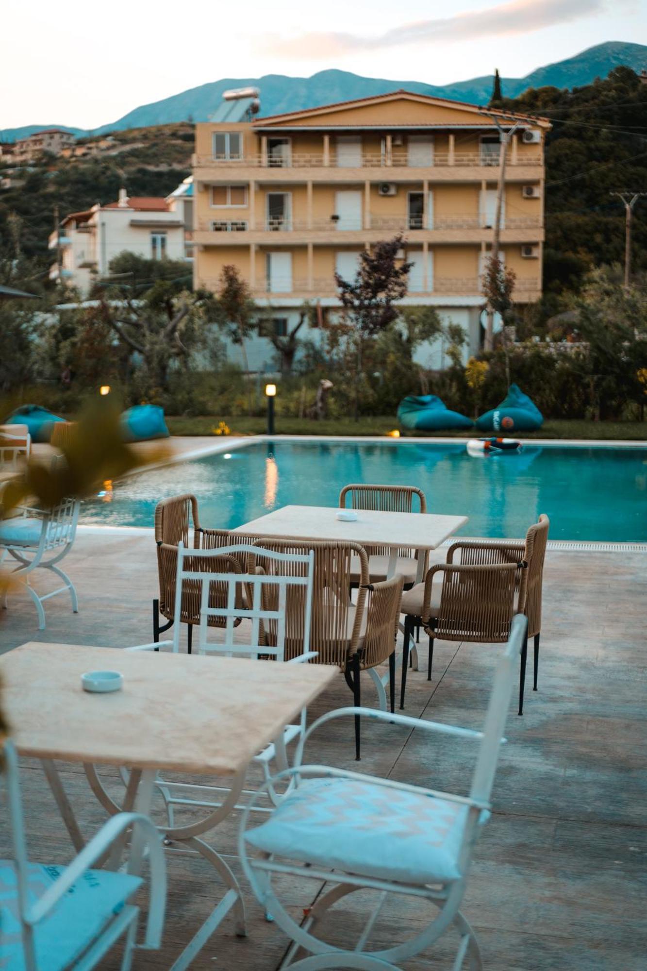 The Blue Wave Hotel Himare Buitenkant foto