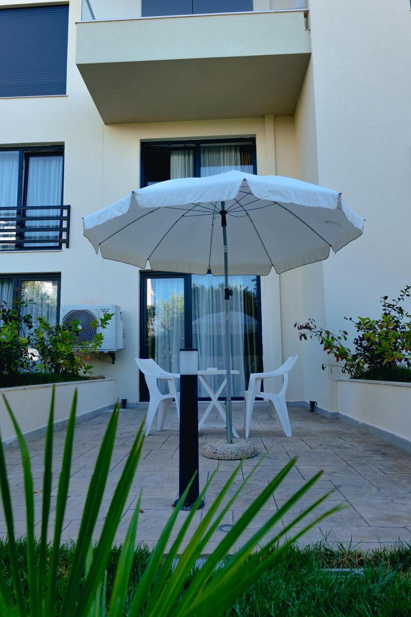 The Blue Wave Hotel Himare Buitenkant foto