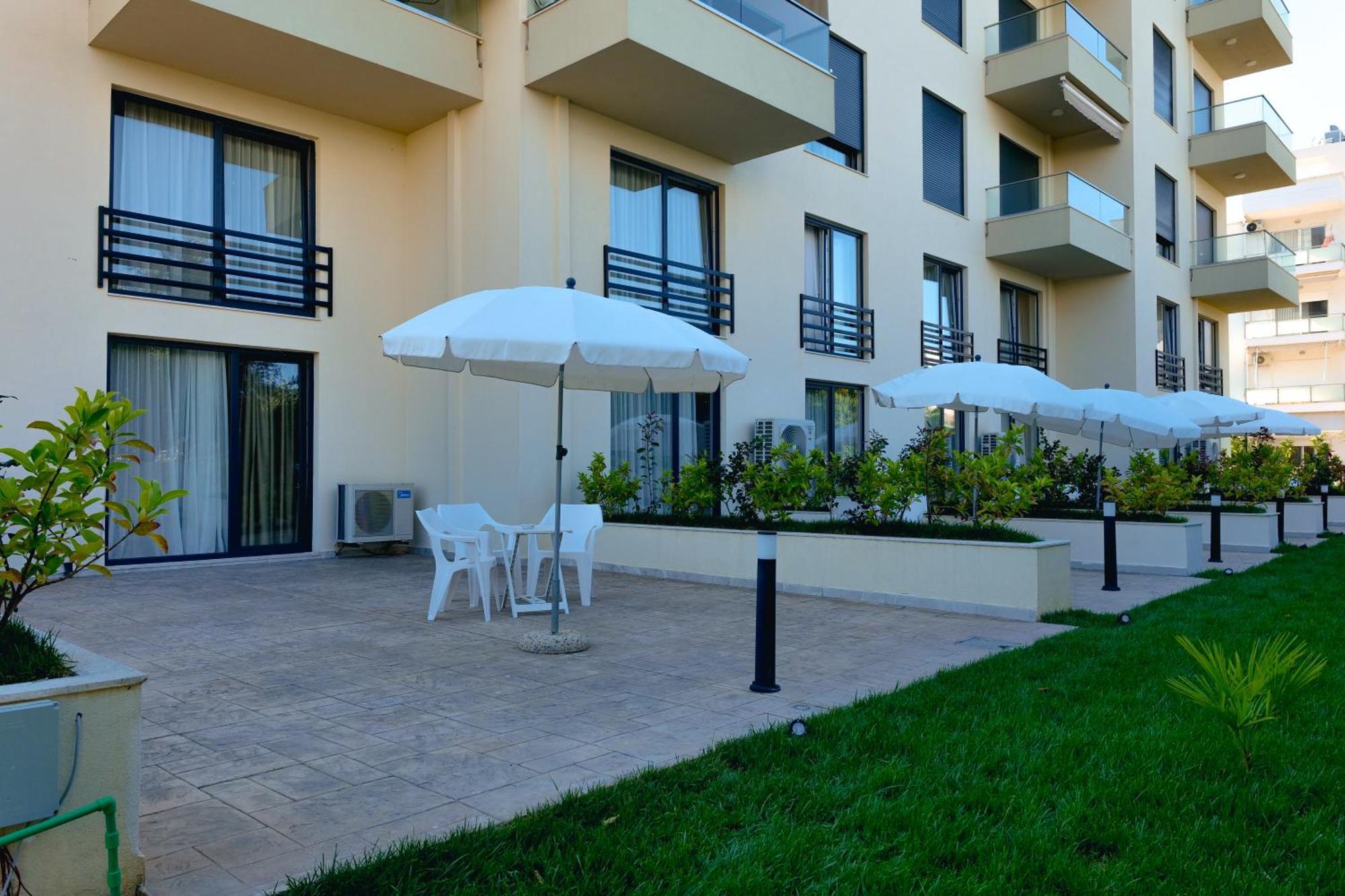 The Blue Wave Hotel Himare Buitenkant foto