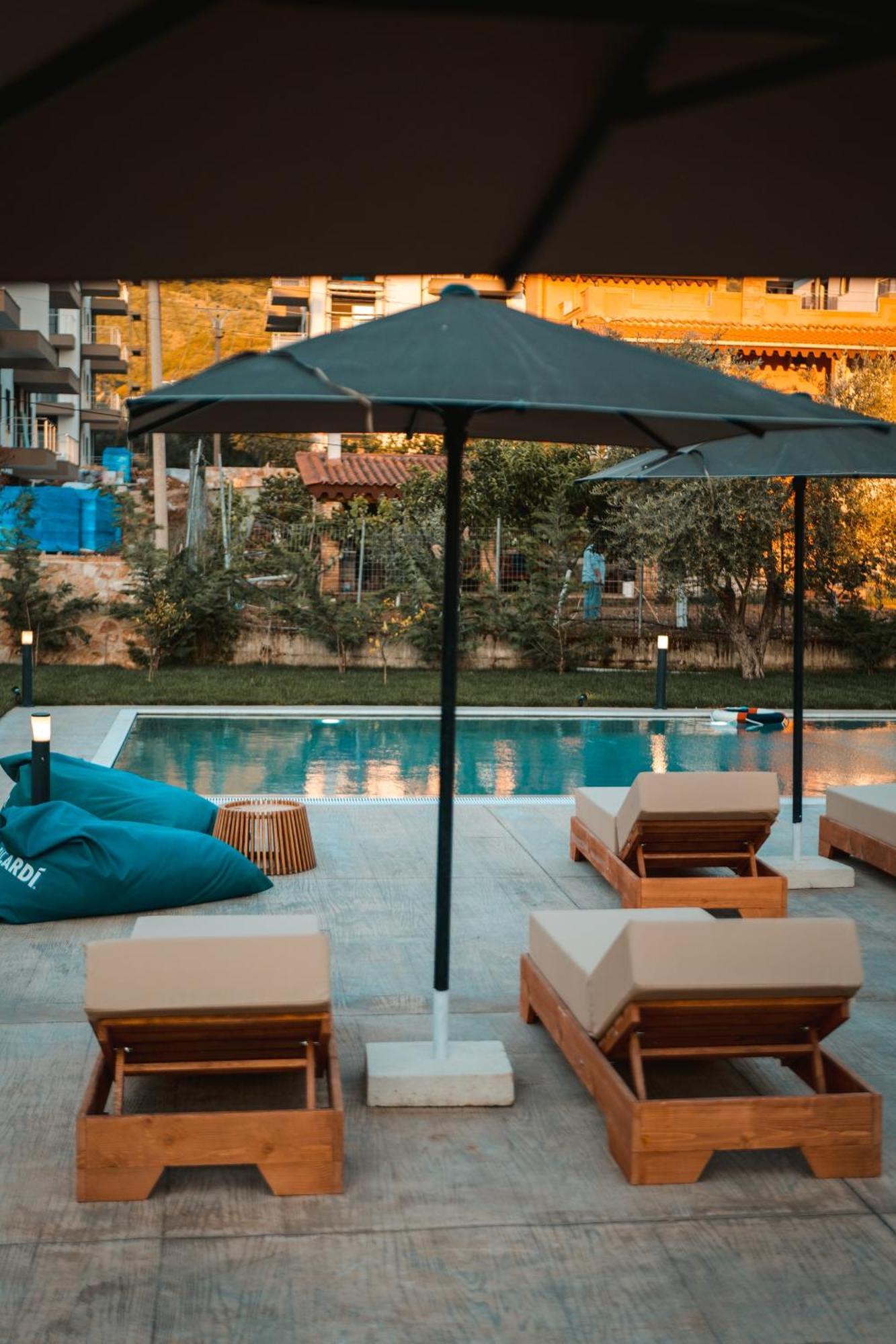 The Blue Wave Hotel Himare Buitenkant foto