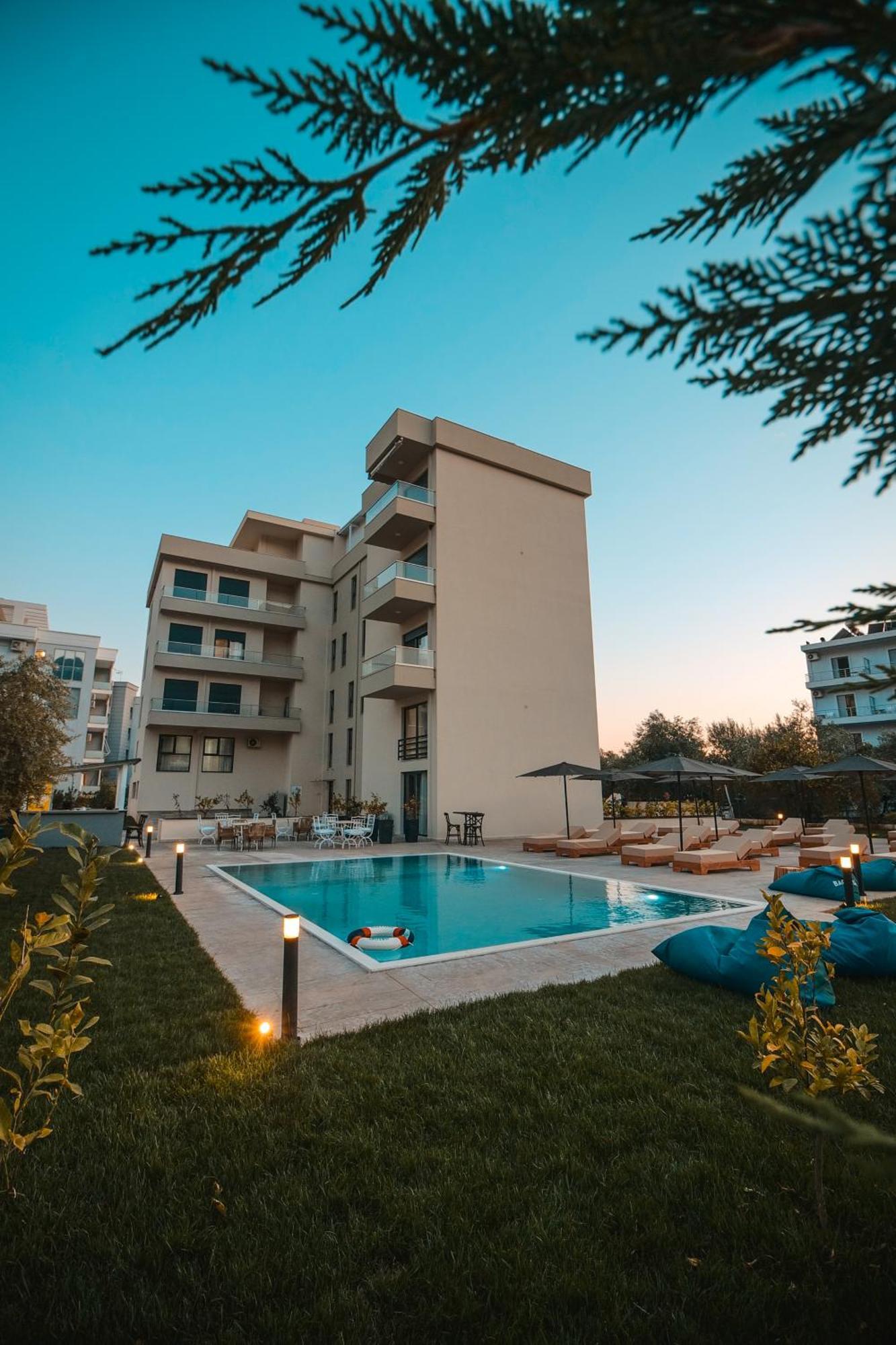 The Blue Wave Hotel Himare Buitenkant foto
