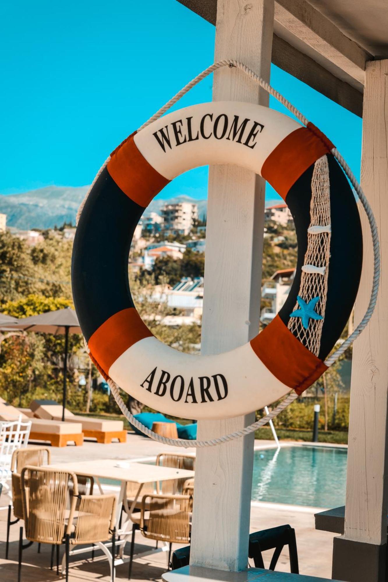 The Blue Wave Hotel Himare Buitenkant foto