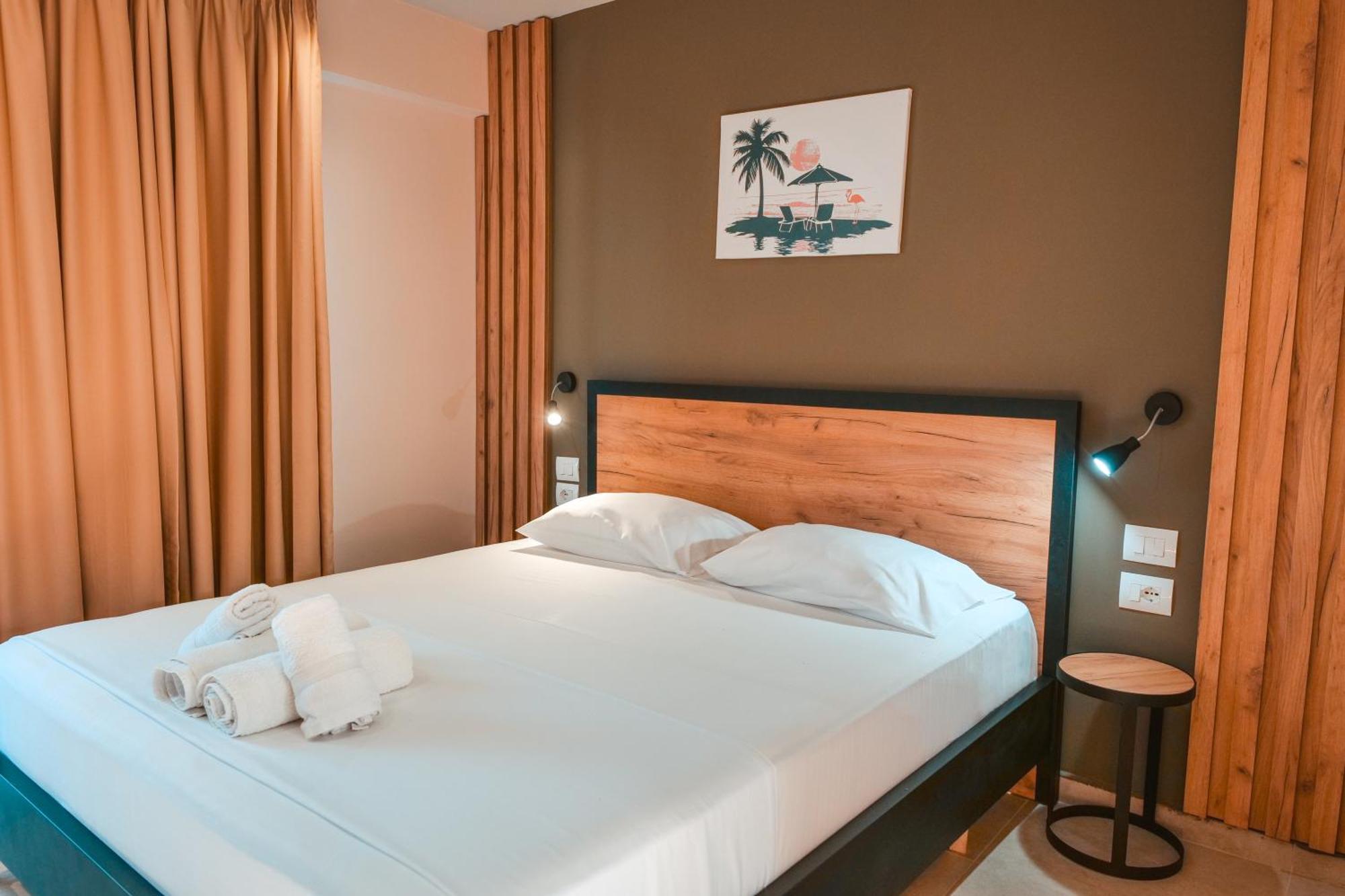 The Blue Wave Hotel Himare Buitenkant foto